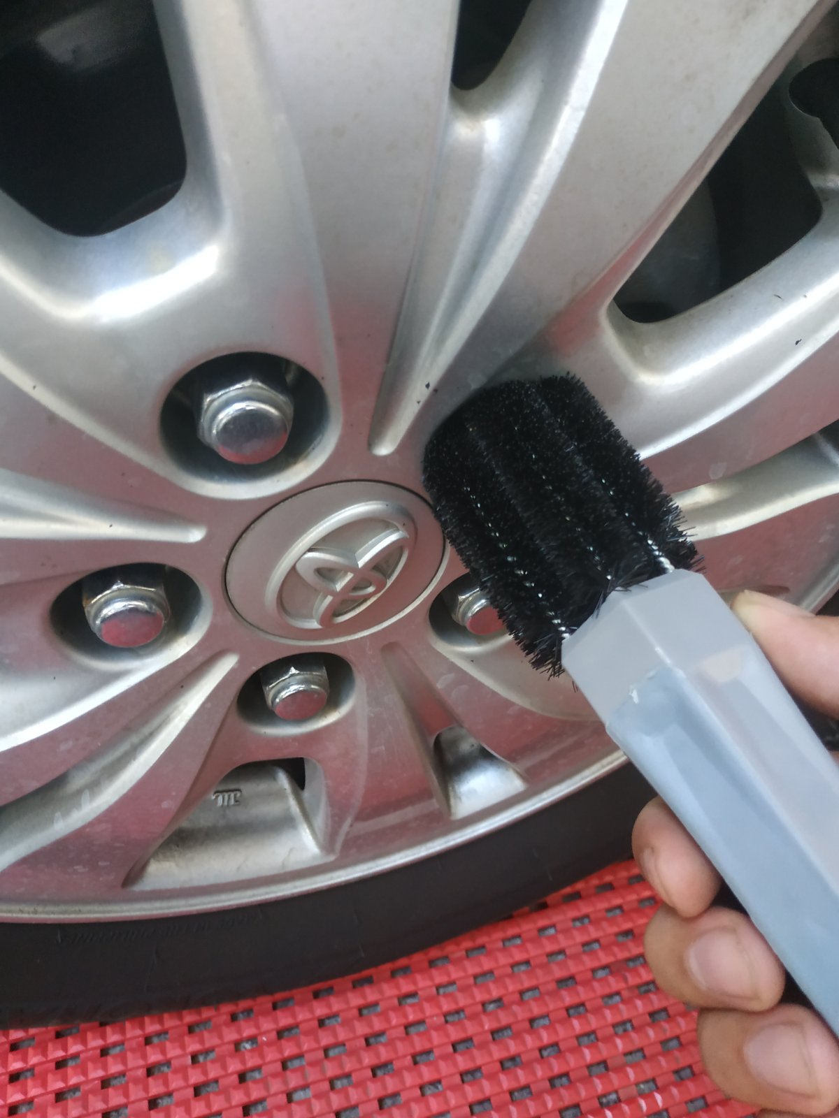 WH-25 Black Hard Bristles Wheel Lug Nut Brush