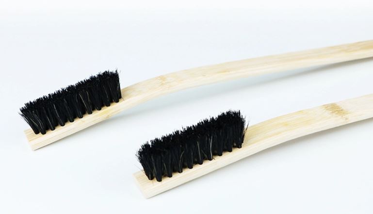 WH-19 Curved Long Wooden Handle Engine Brush