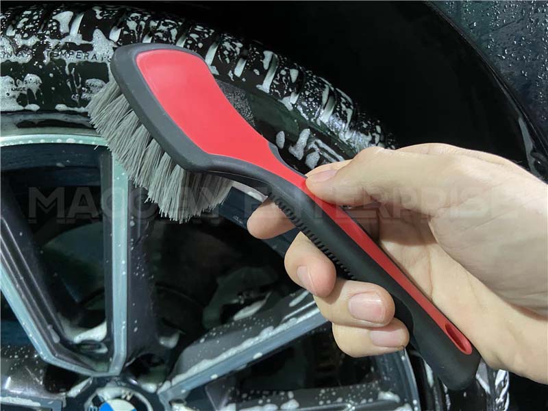 WH-33 Medium Hard Bristles Red Ergonomic Handle Wheel Brush