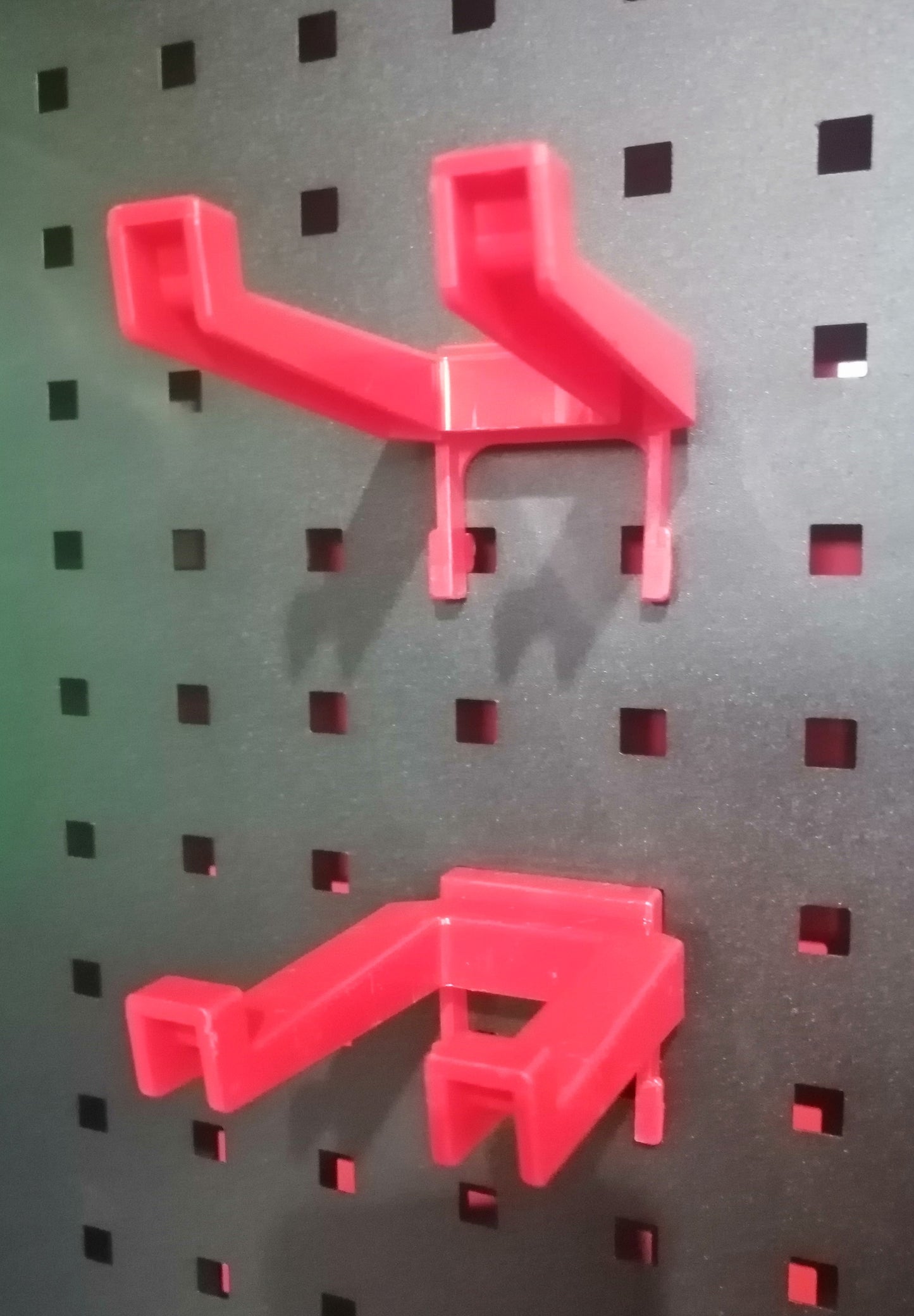MG-005b Plastic Hooks or Pegs for Peg Board