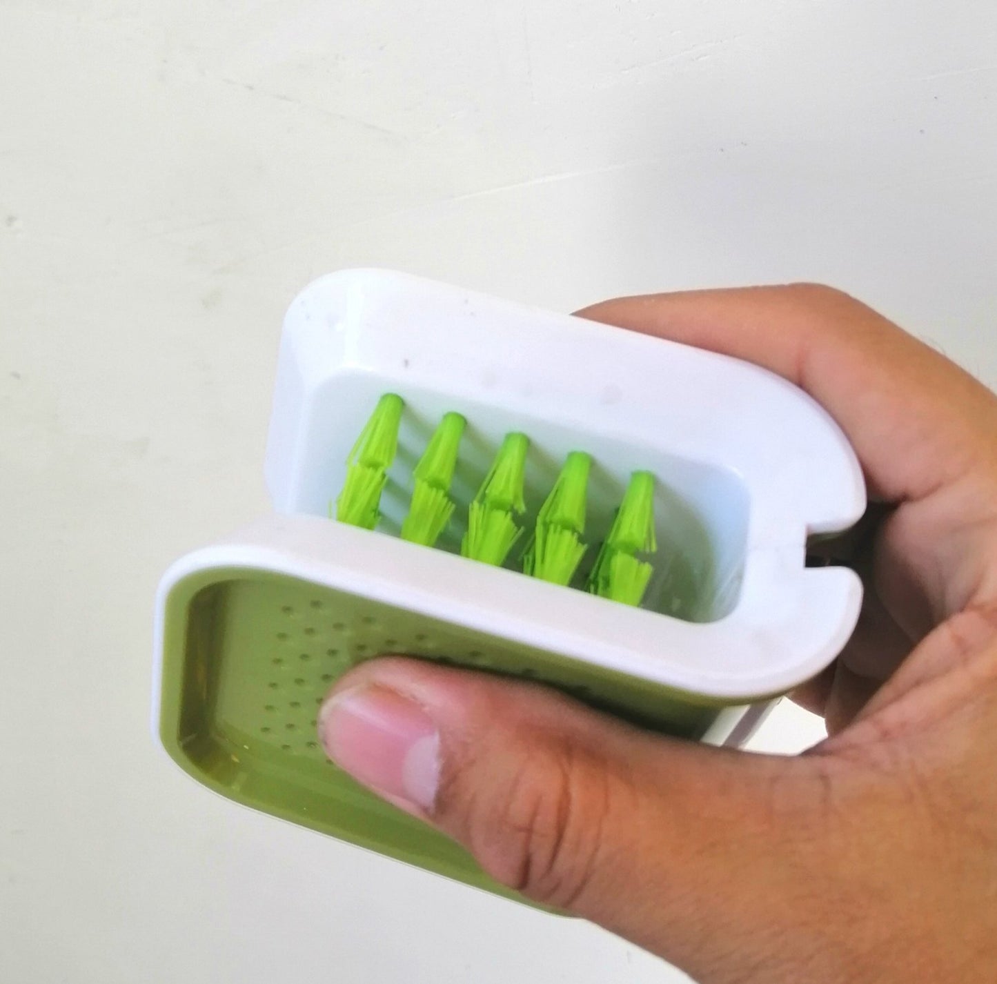 IN-17 Seatbelt Brush