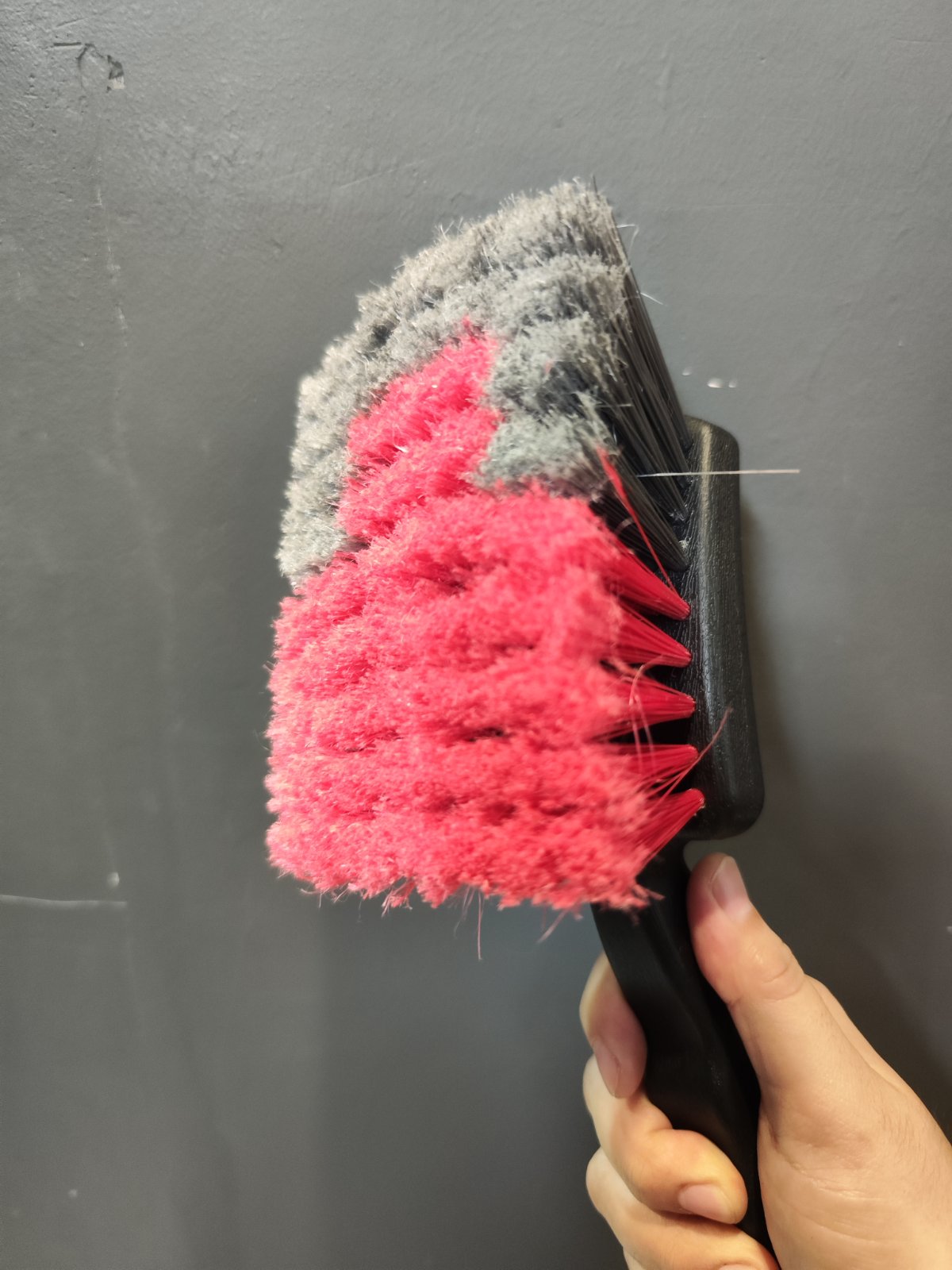 WH-36 Red-gray Flagged Bristle Rubber Handle Tire brush
