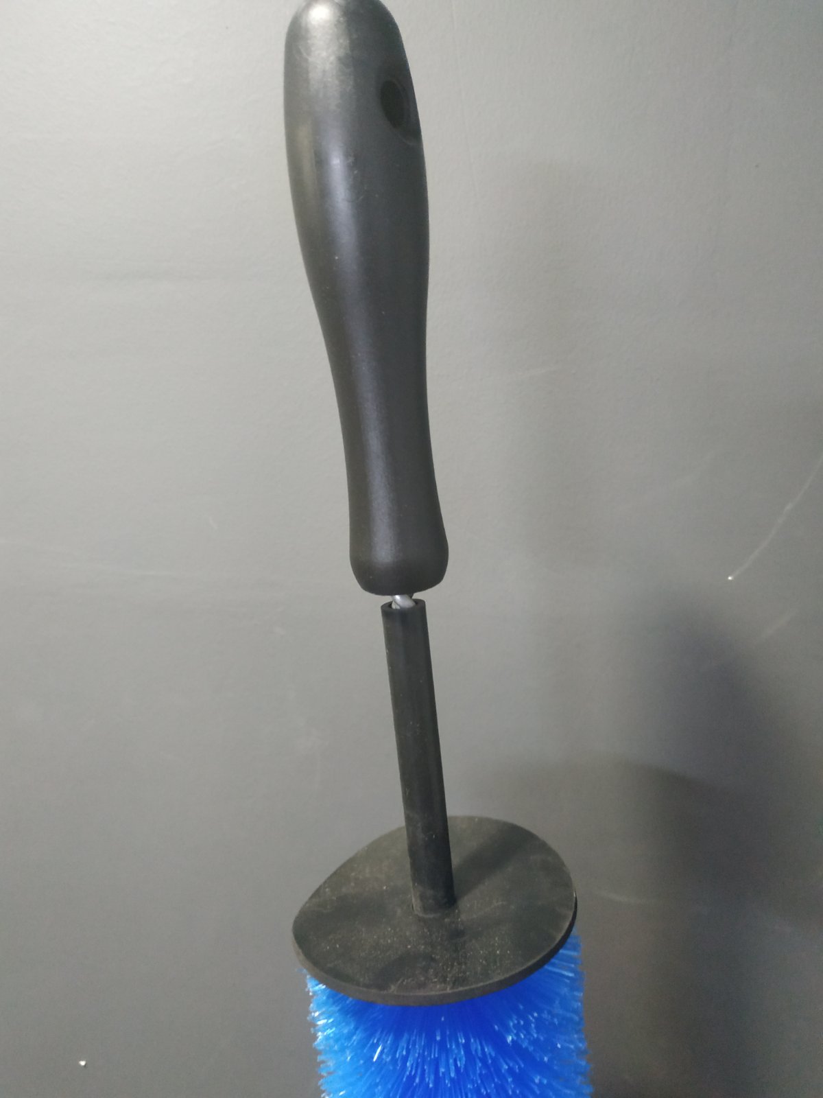 WH-32 3-ft Bendable Long Engine Detailing Brush